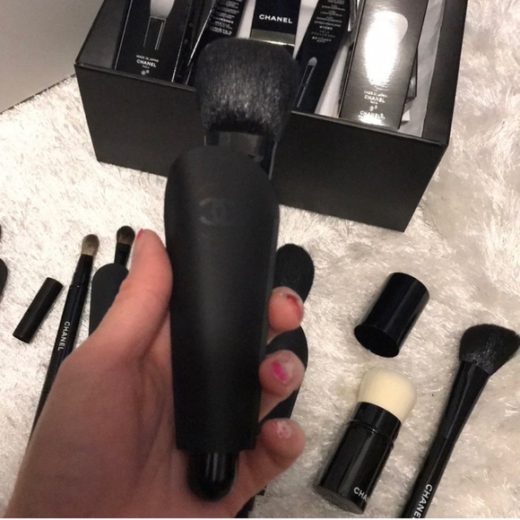Chanel brushes . Brand new . 7 total brushes - Picture 5 of 8